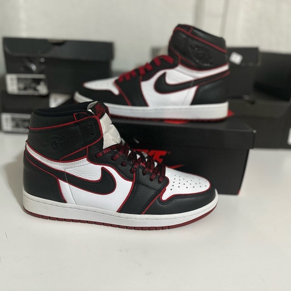 Jordan 1 Retro High Bloodline - Picture 5 of 9